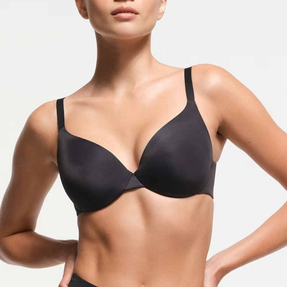 NWT Skims Smoothing Intimates Full Coverage Lightly Lined Bra